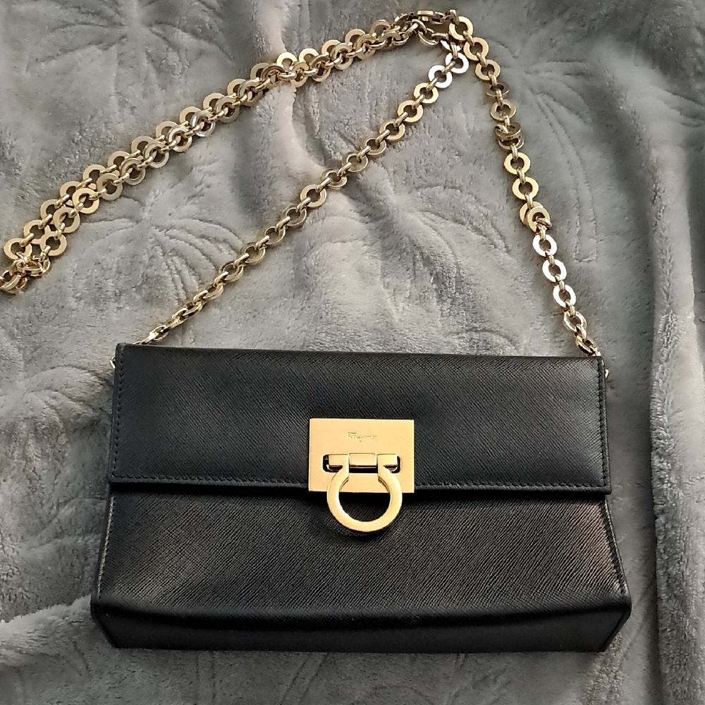 ✨️MAKE AN OFFER✨️Black Leather Chain Bag
